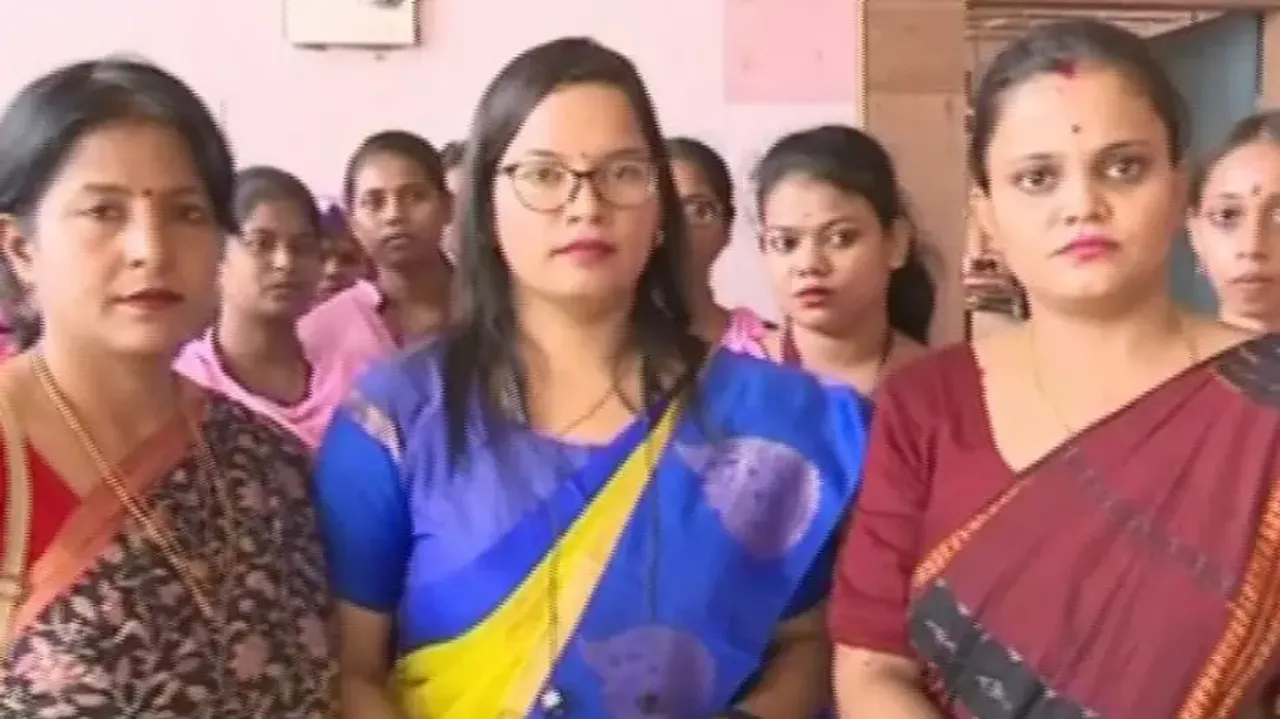 Students, lecturers launch protest against women's college principal in Cuttack