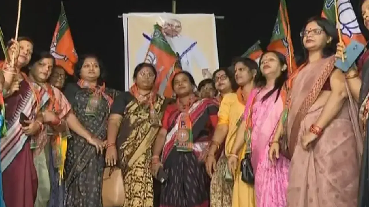 Odisha BJP Mahila Morcha burns effigy of Bihar CM Nitish Kumar over controversial remarks on women
