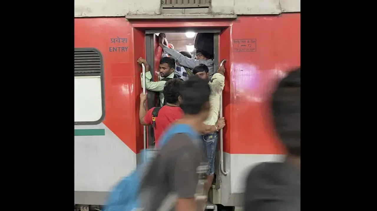 Huge Rush In Trains