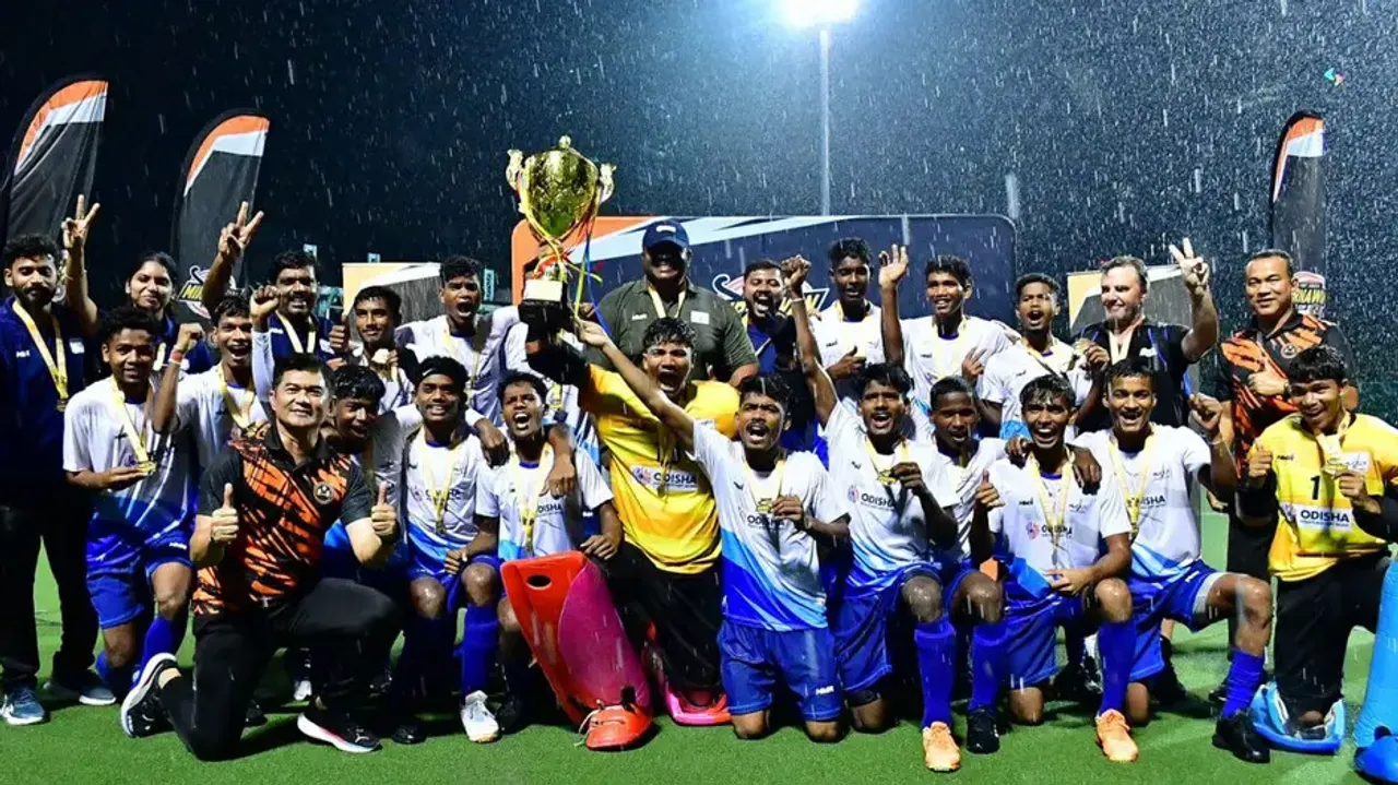 Odisha U17 boys’ hockey team with the title trophy