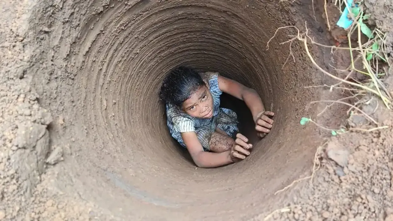 Malkangiri minor girl falls into 6-ft hole while playing, rescued after an hour 