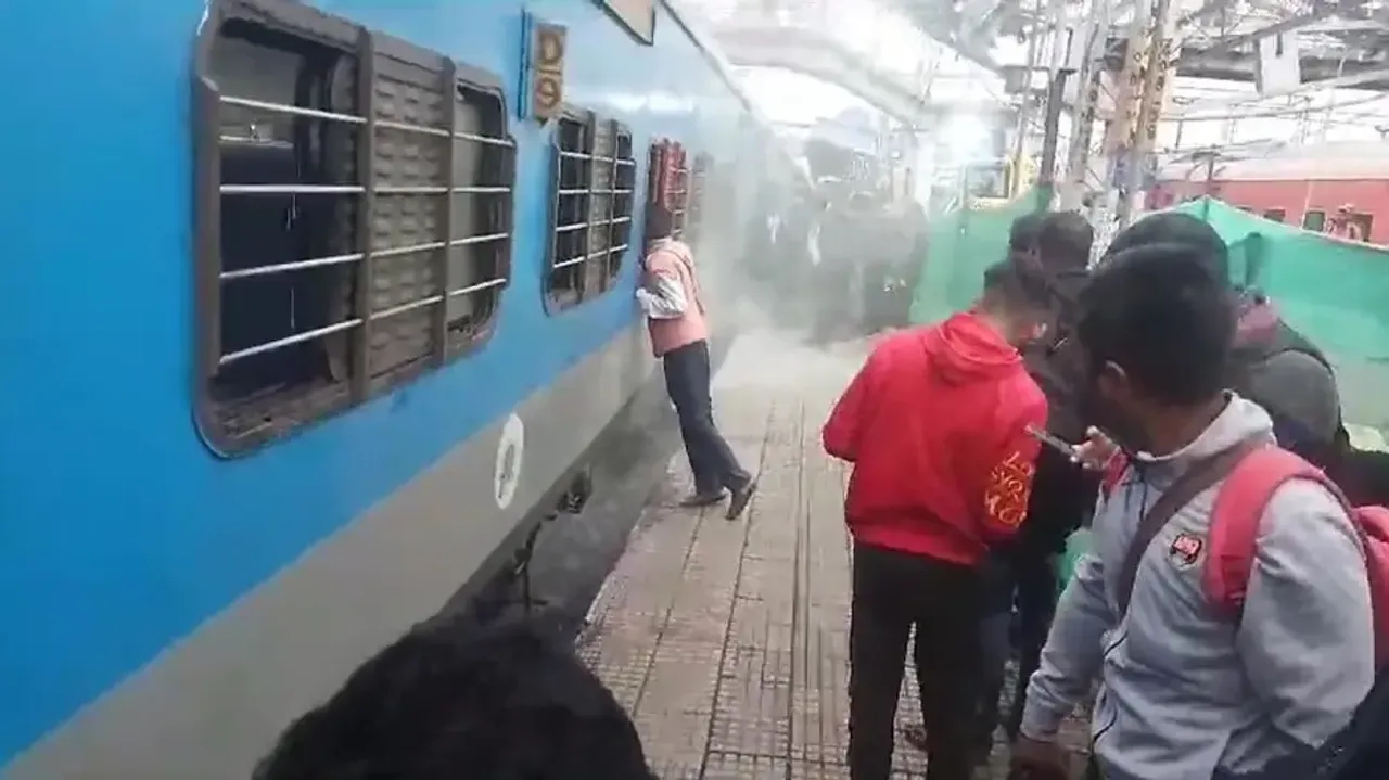 Fire reported at Bhubaneswar-Howrah Jan Shatabdi Express at Cuttack station
