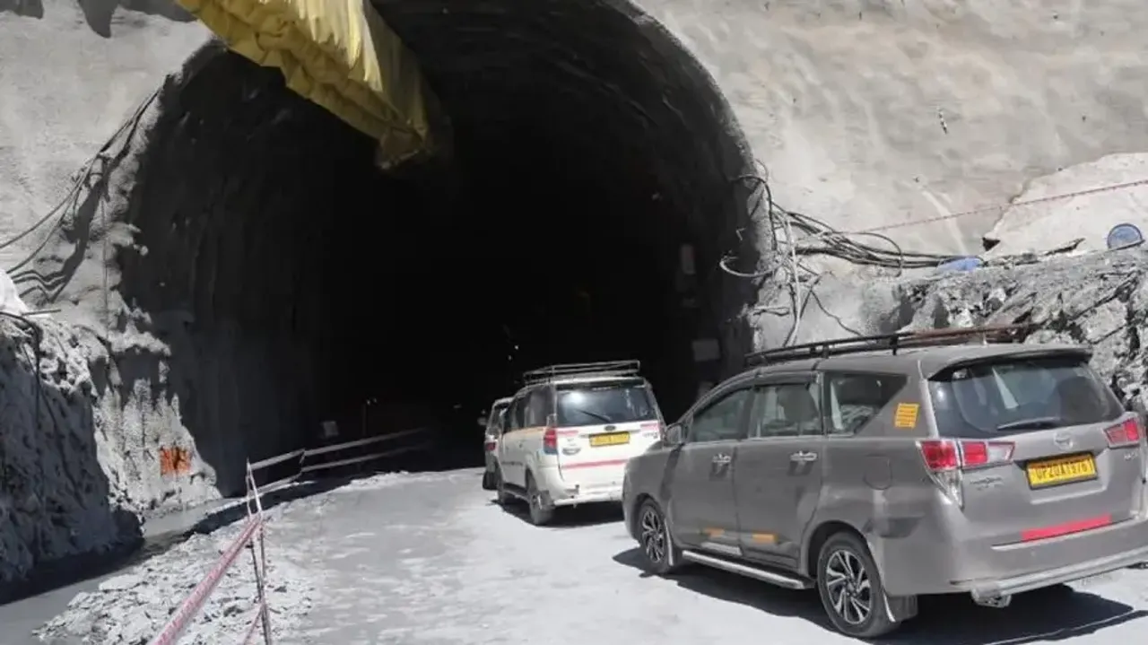 5 dead after vehicle falls into gorge on Zojila Pass