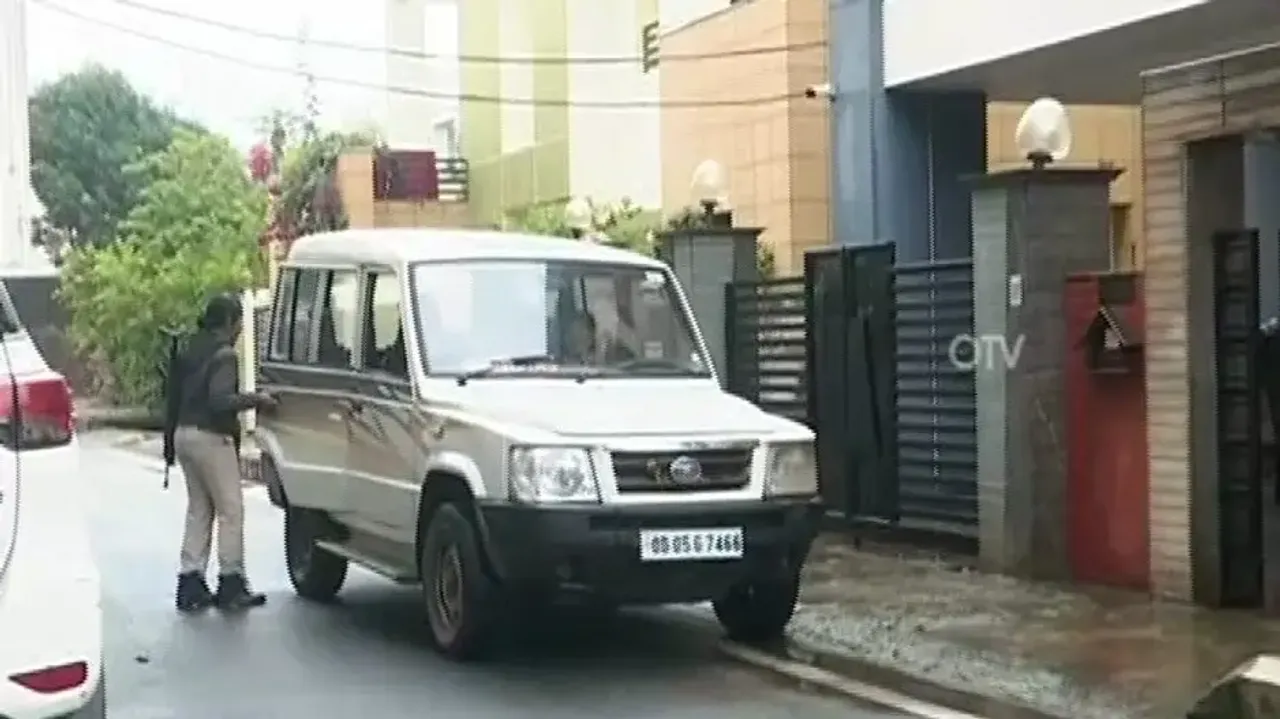 I-T Raid On Liquor Maker's House 