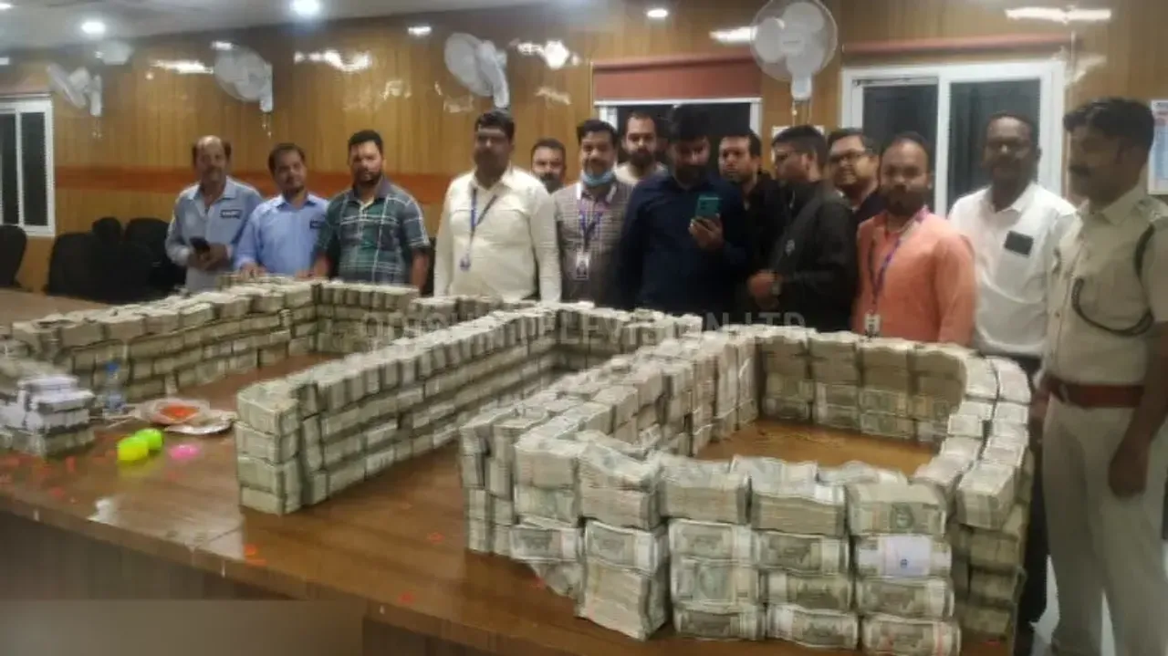 I-T raids in Odisha: Titlagarh SBI branch finishes count at Rs 11 cr; BJP burns Congress MP’s effigy