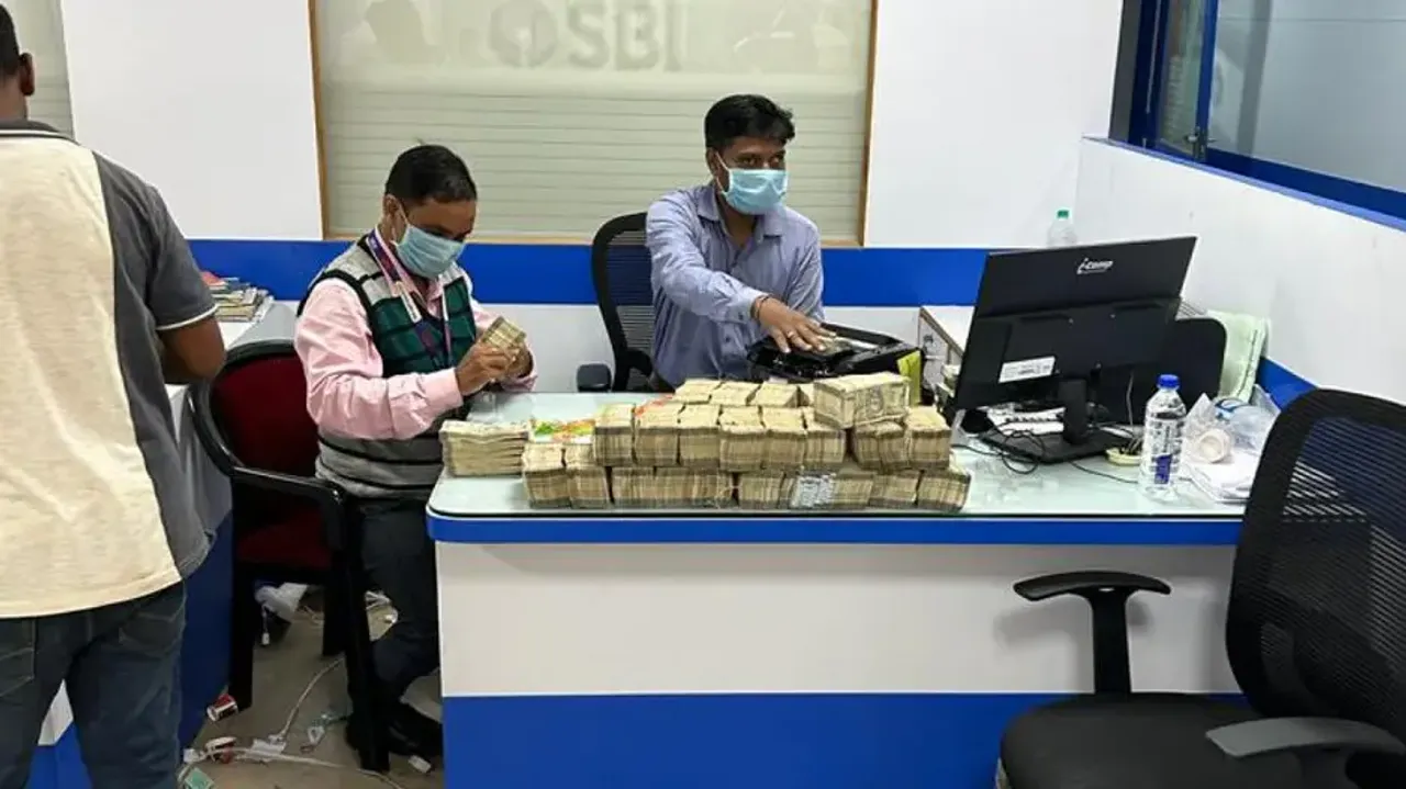 Politics intensifies over massive cash haul during I-T raids in Odisha 