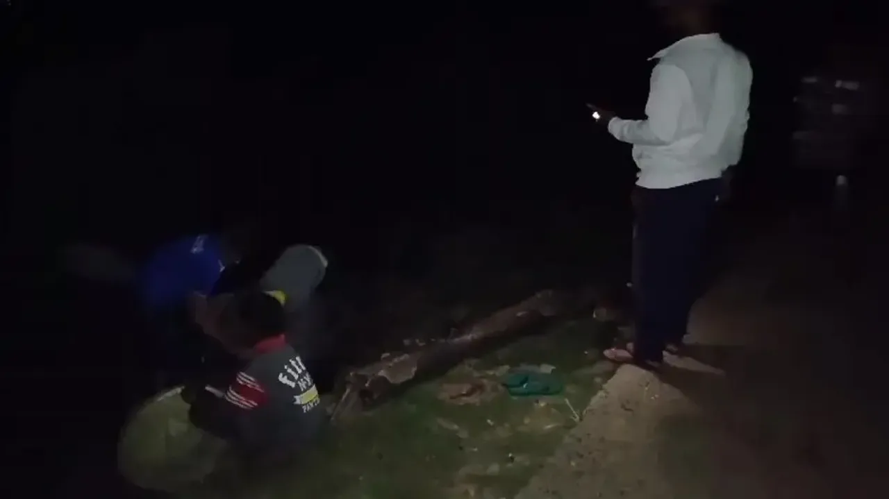 School Students Wash Dishes In Dead Of The Night