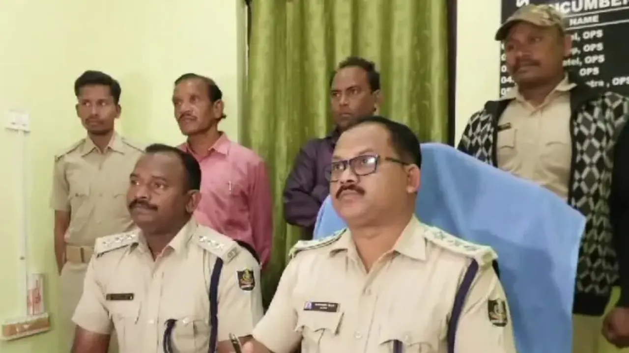 2 arrested for cheating man with fake gold