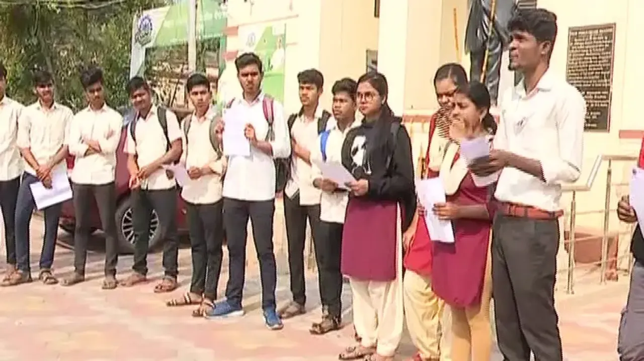 ABVP Members Protesting At FM College