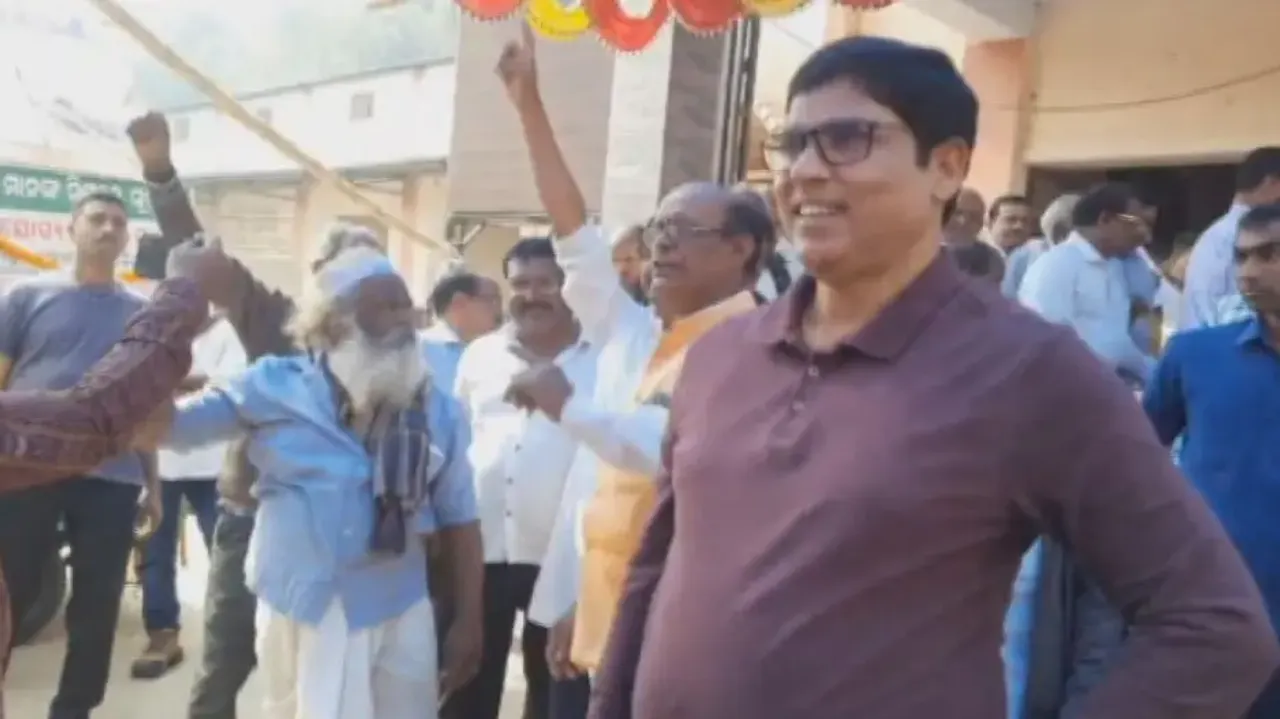 BJD MLA Arun Sahoo left squirming as farmers fume over 'Katni Chhatni' 