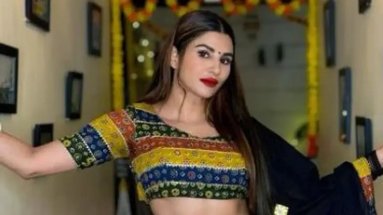 Social media influencer shows how to trick men into paying bills – Watch