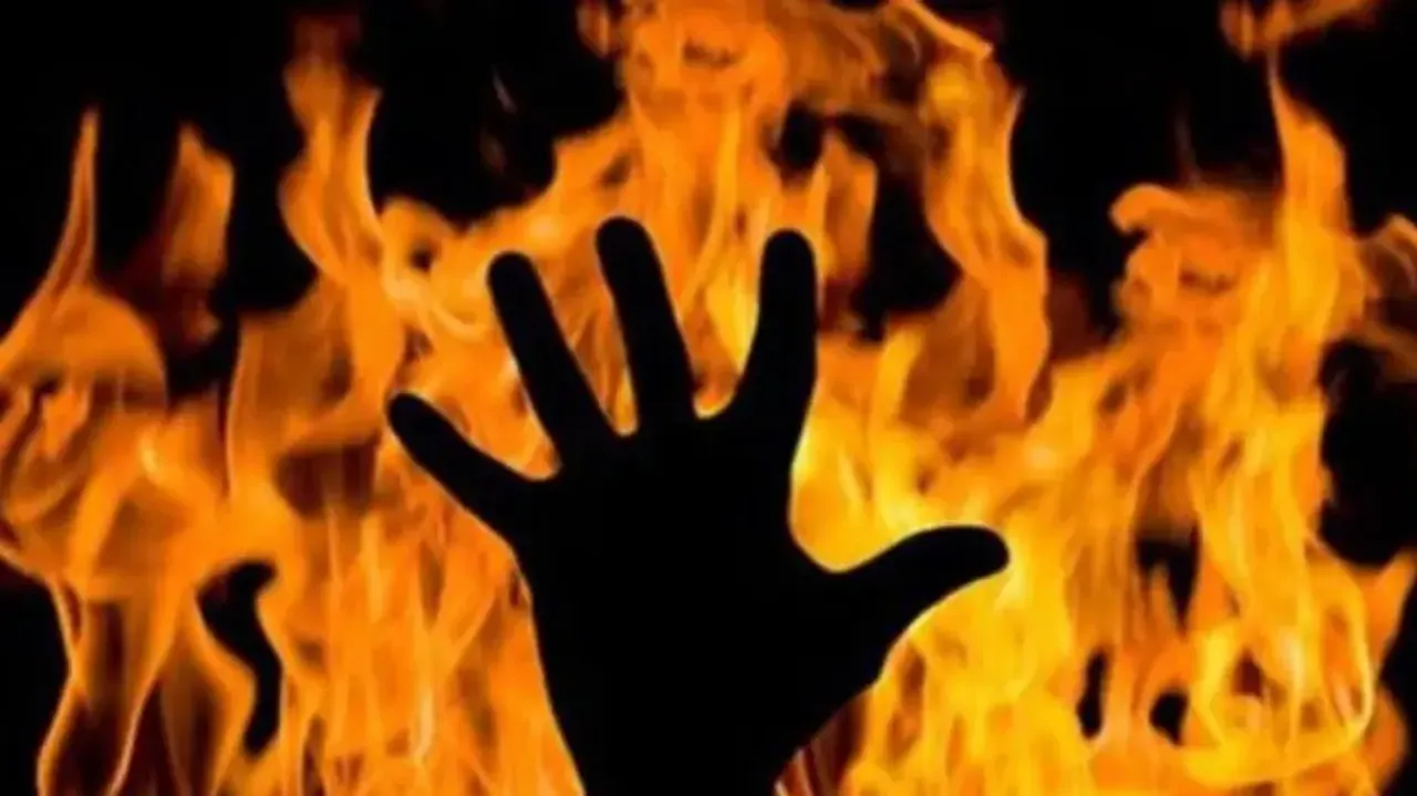 UPSC aspirant sets himself ablaze, jumps off third floor in Uttar Pradesh