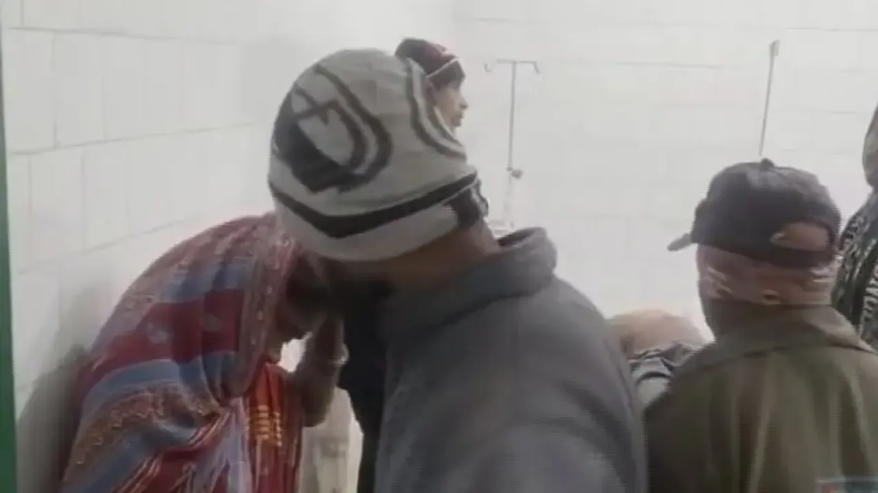 Stopped from talking on phone, woman attacks parents with vegetable cutter in Balasore  