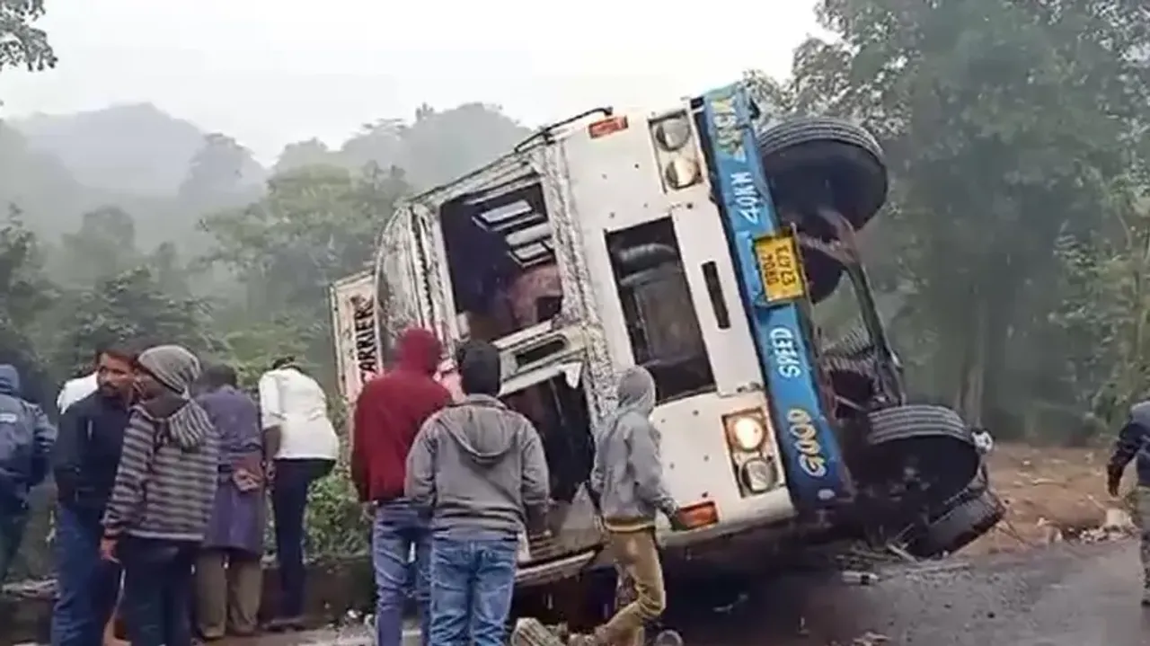 5 dead, over 10 critical as Jatra troupe truck overturns in Mayurbhanj 