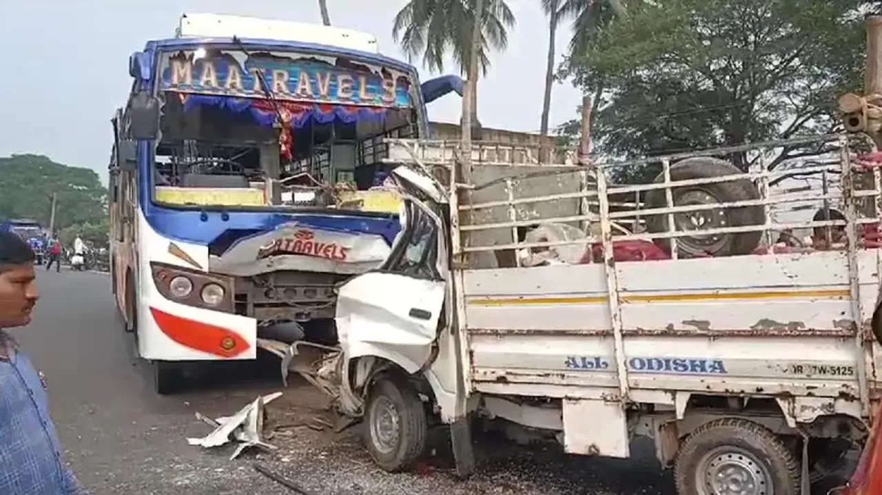 Bus-Pickup Truck head on Collision