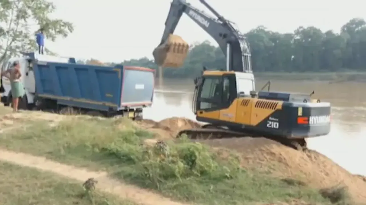 Orissa HC stay on machine-aided sand lifting blatantly violated by mafia!