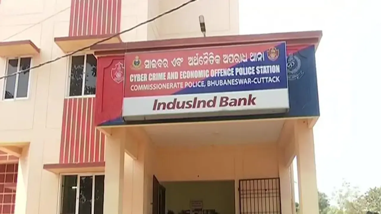 B-Tech lady held for blackmailing women with intimate videos in Bhubaneswar 