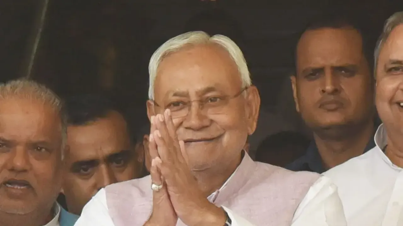 How Nitish has been alternating between love and hate for BJP, RJD since 2000