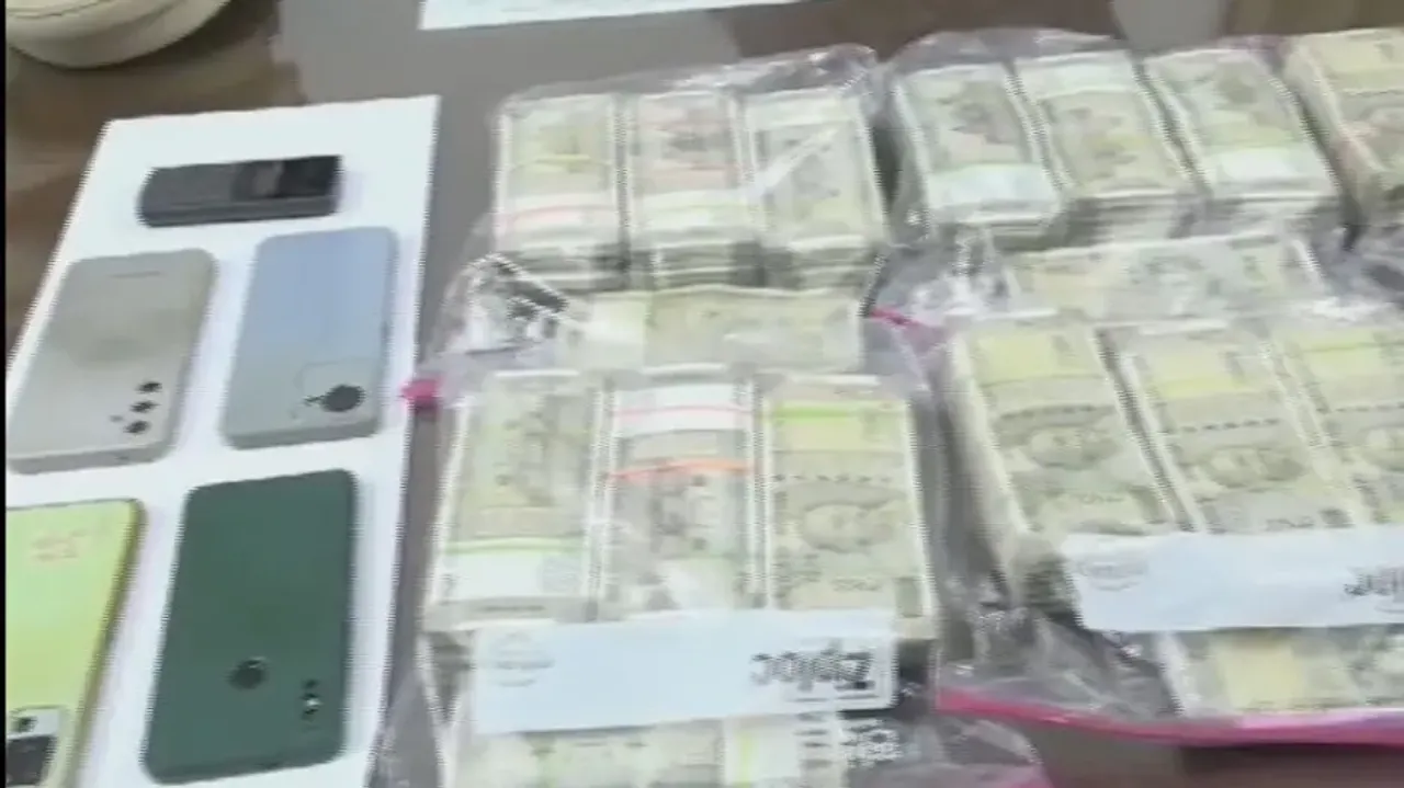 Blot on Khaki: Odisha cop among two arrested in Rs 30 lakh loot case