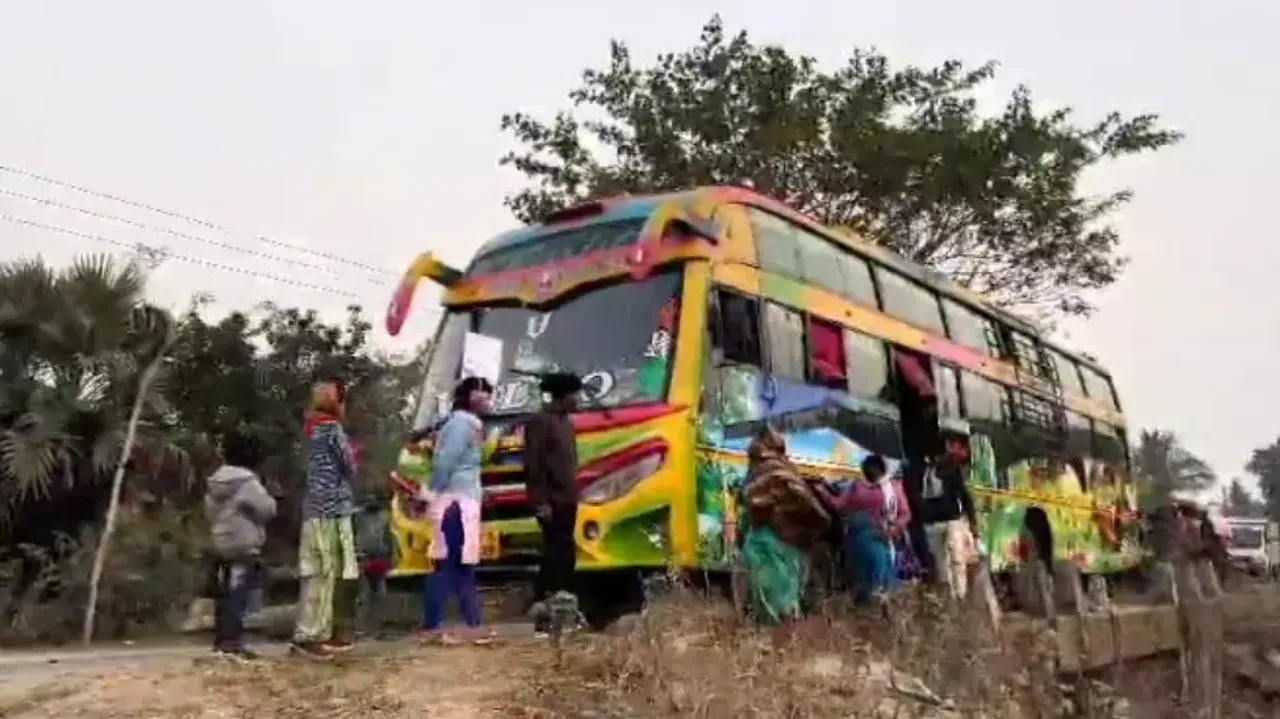 Tourist Bus From West Bengal