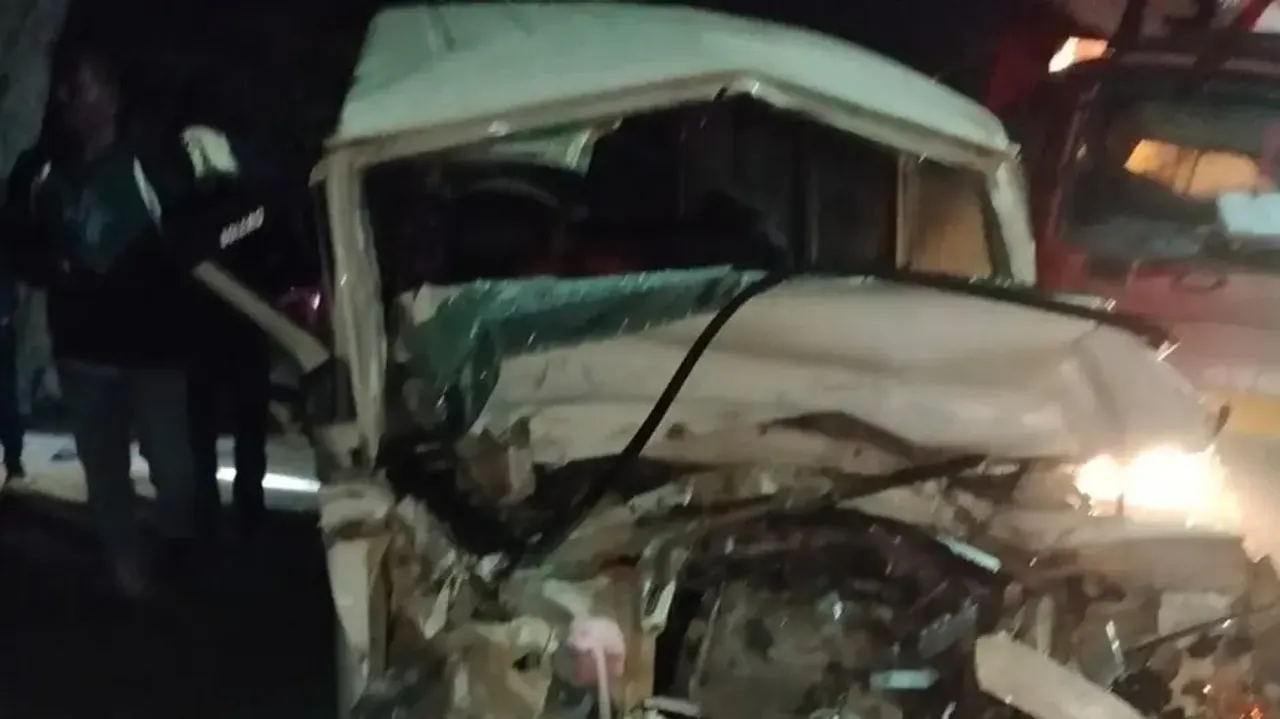 Eight persons injured in collision between SUV and truck in Boudh