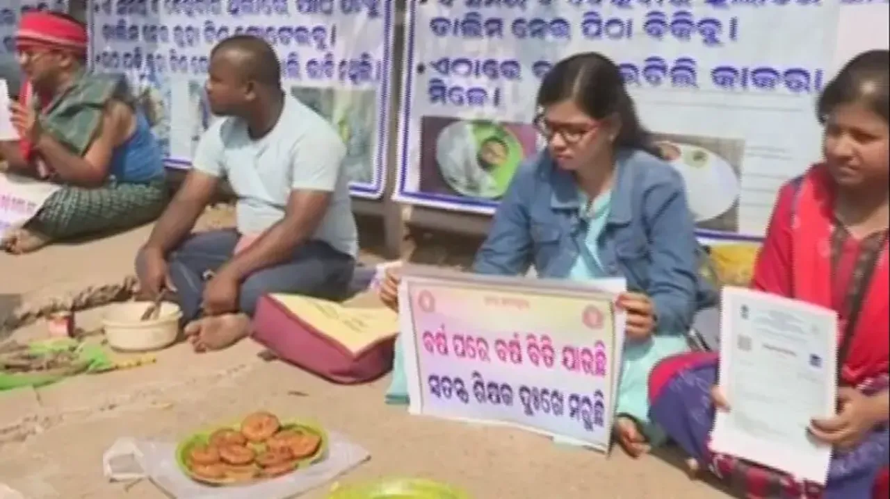 Special Education Teacher aspirants hold ‘bekari haat'