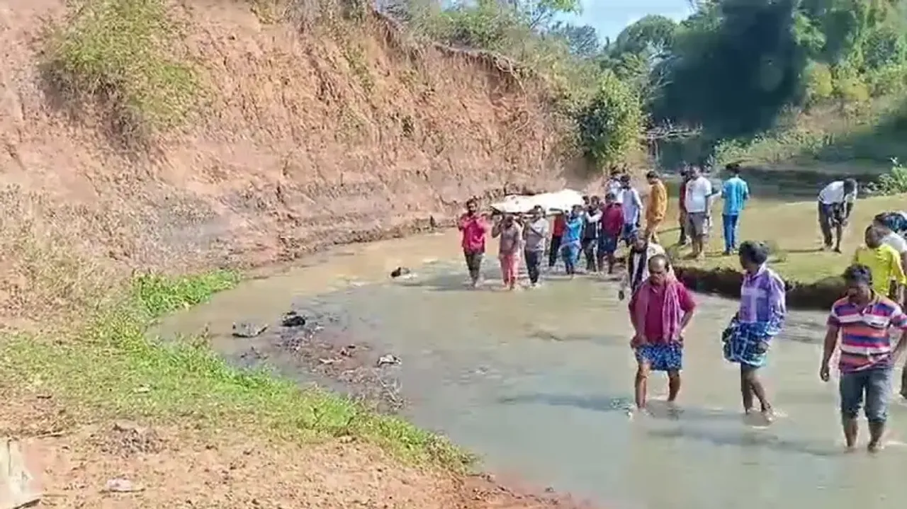 In absence of bridge, villagers cross river to access cremation ground in Odisha 