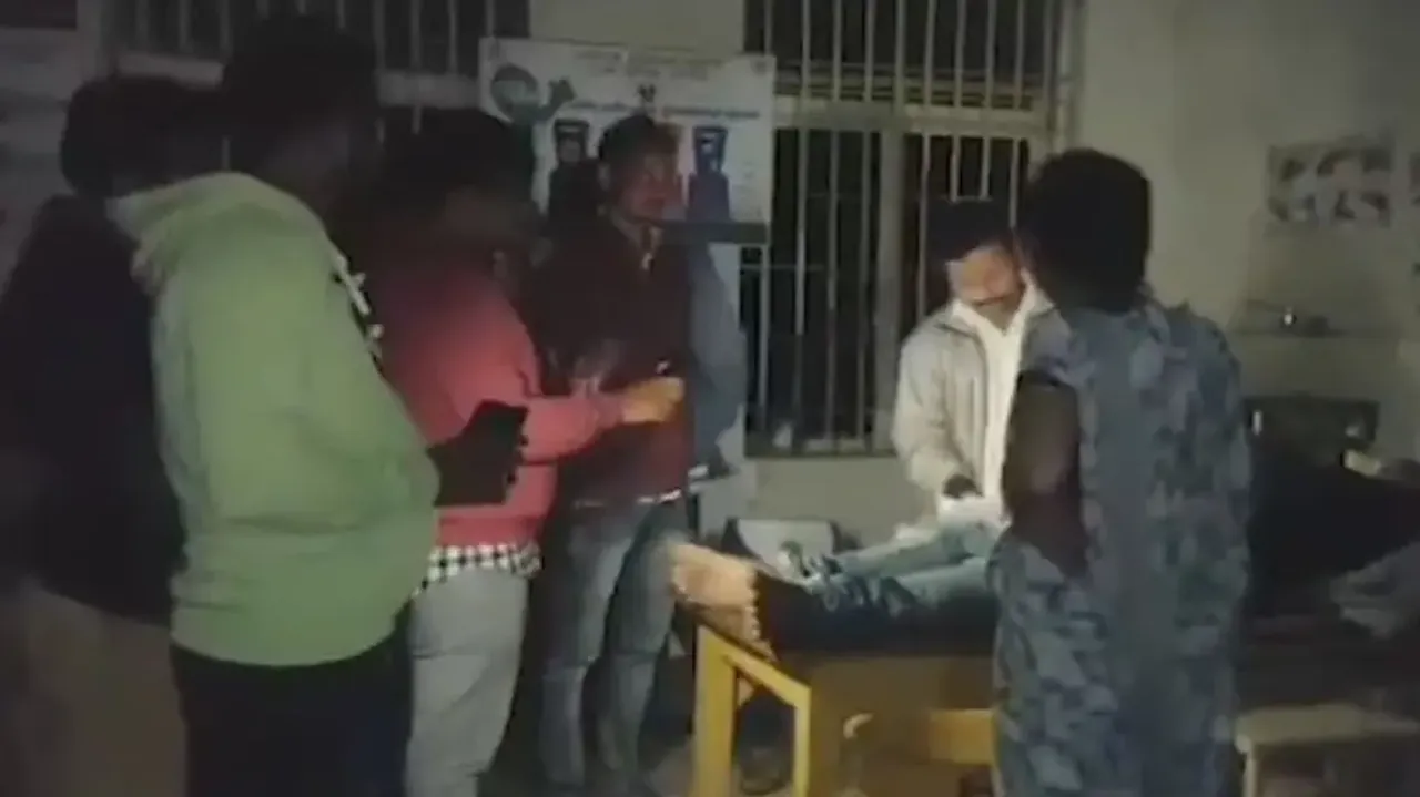 Sorry state of healthcare in Odisha! Patients treated at hospital under mobile torch light 