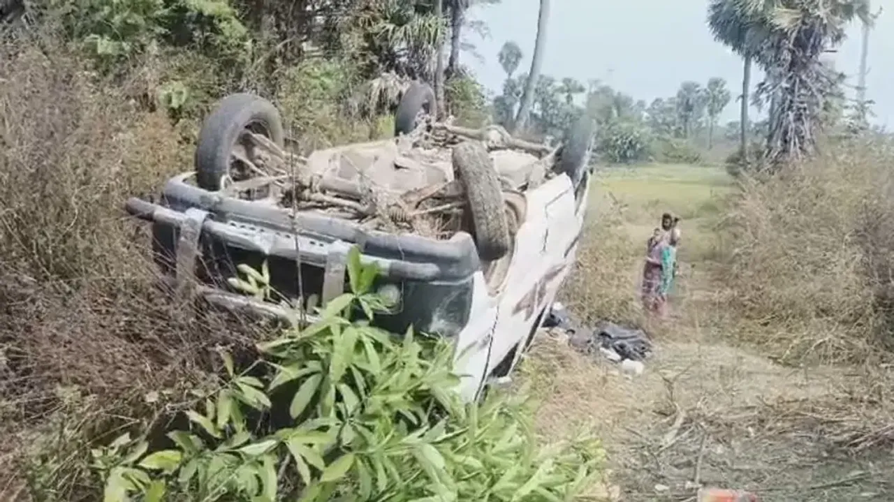 Six students injured as school van turns turtle in Odisha's Dhenkanal