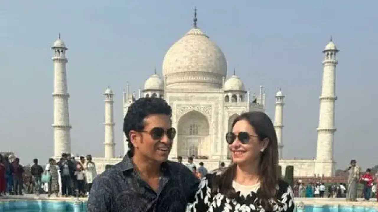 Master Blaster Tendulkar visits Taj Mahal with wife Anjali after Valentine’s Day