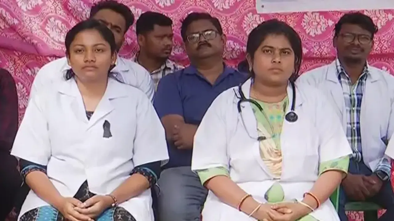 Veterinary doctors stage protest in Bhubaneswar