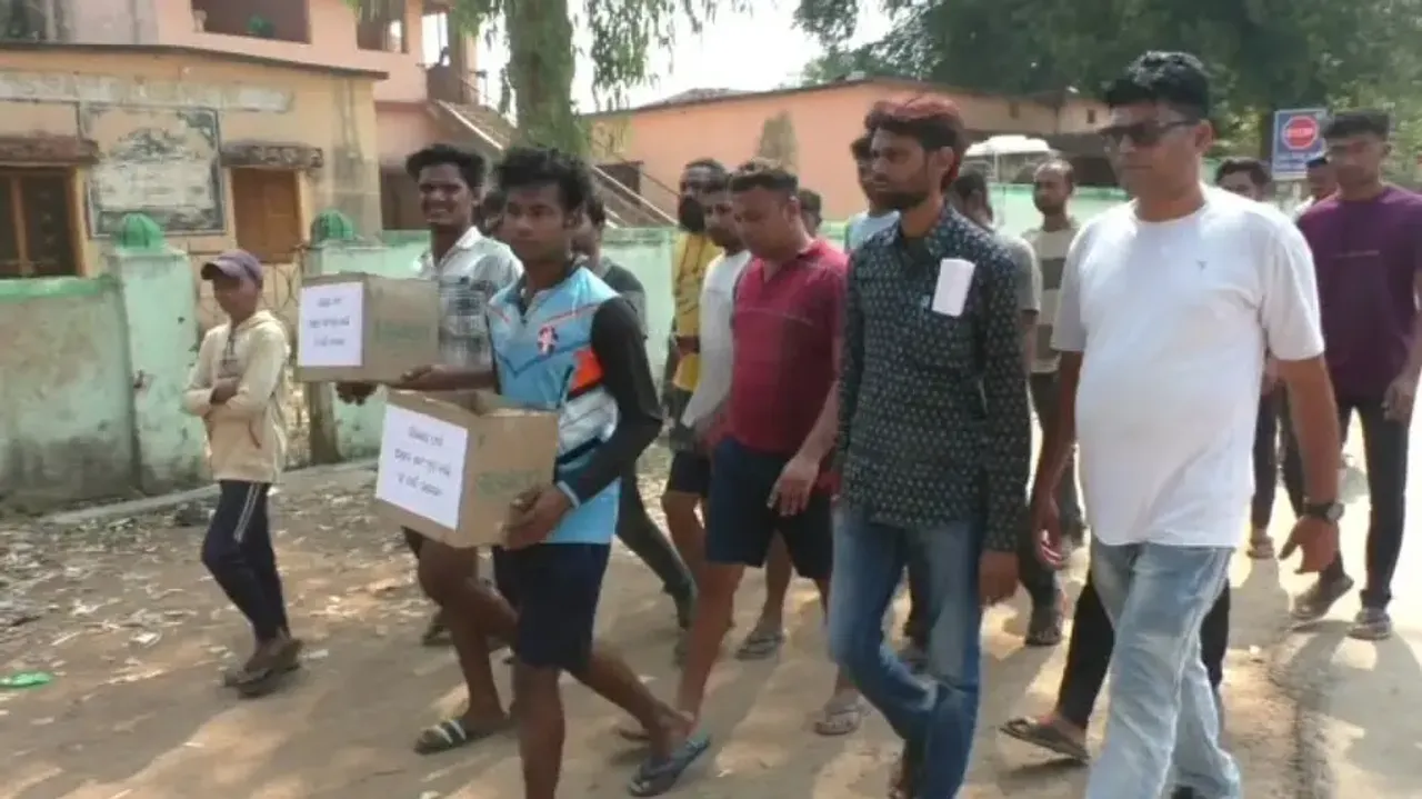 Youths Go Door-To-Door For Fundraising