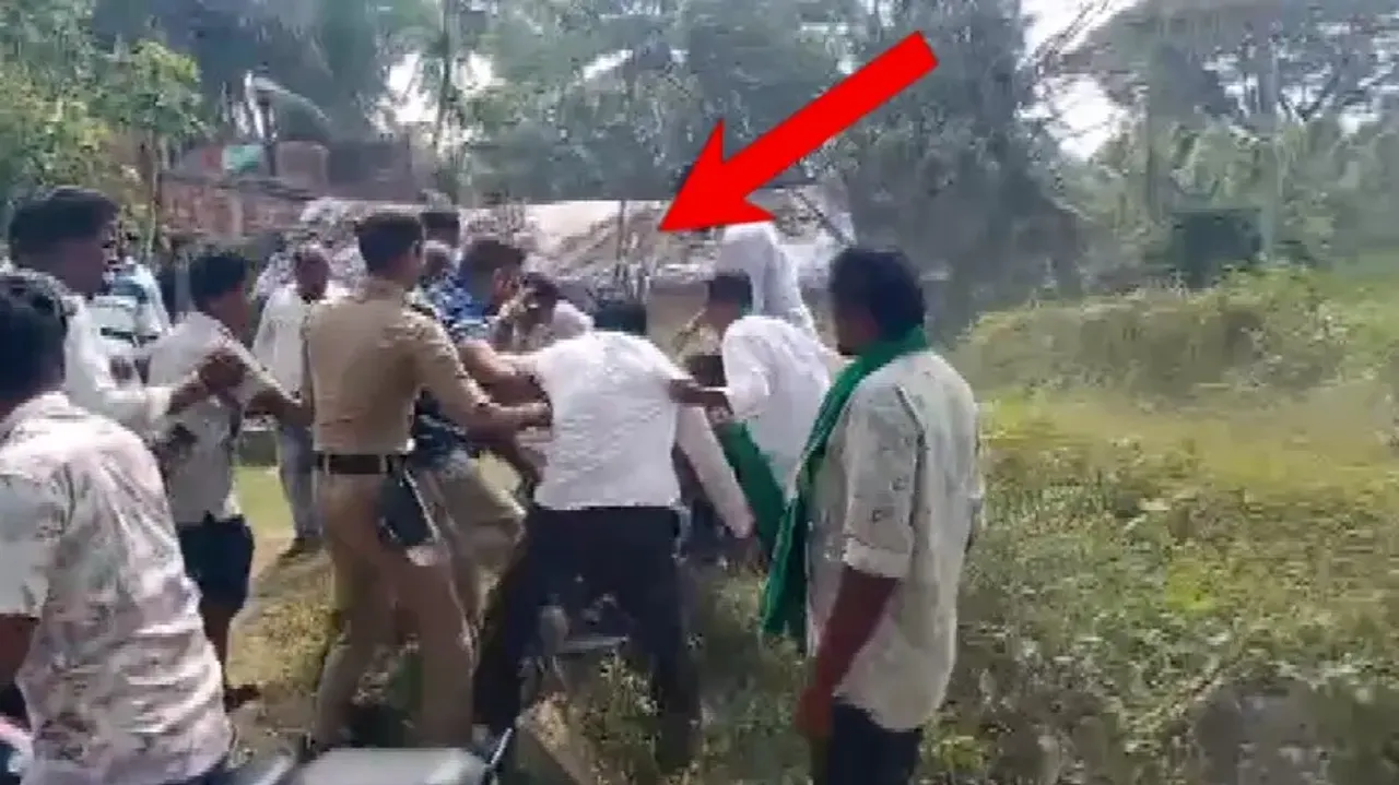 BJP youth activists wave black flags at Odisha MLA, 'attacked by Biju Yuva Vahini'