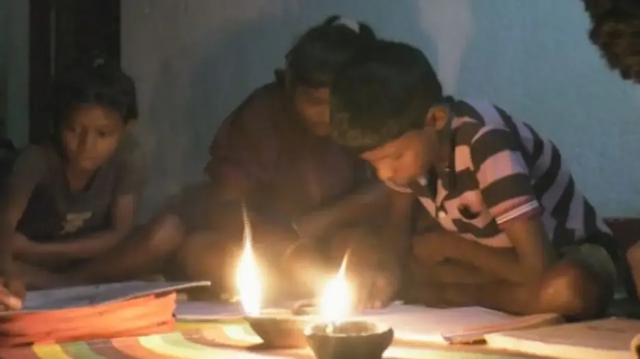 Sans electricity, tribal students in Odisha's Sundargarh struggling during exam time 