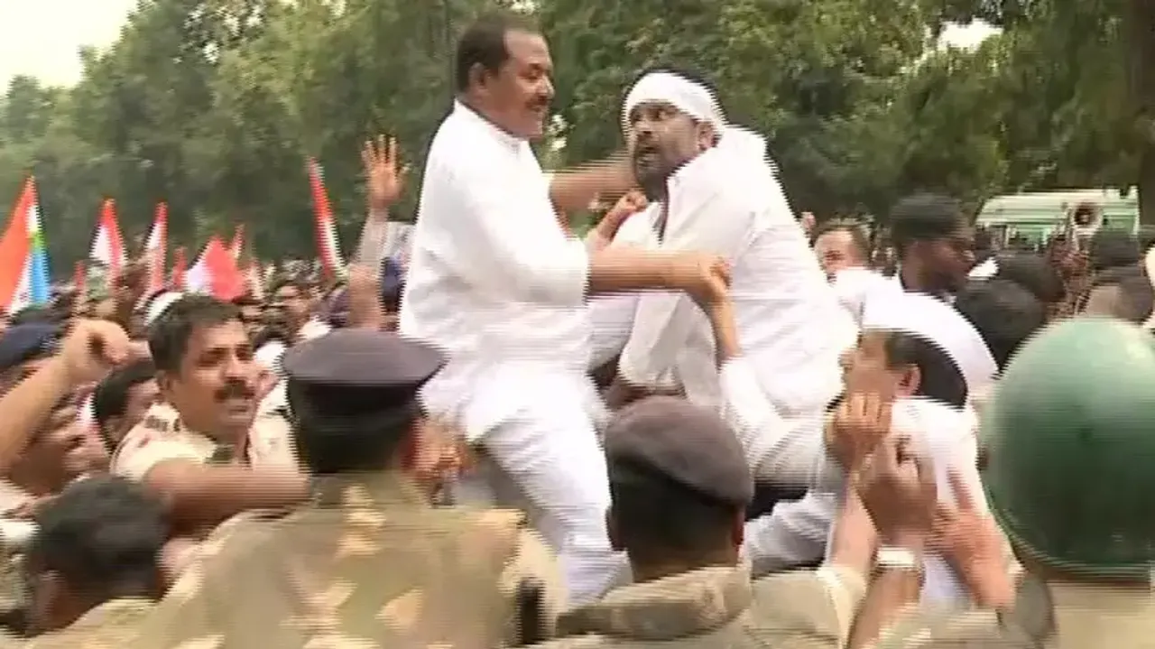 Congress Activists Scuffle With Police During Protest In Bhubaneswar