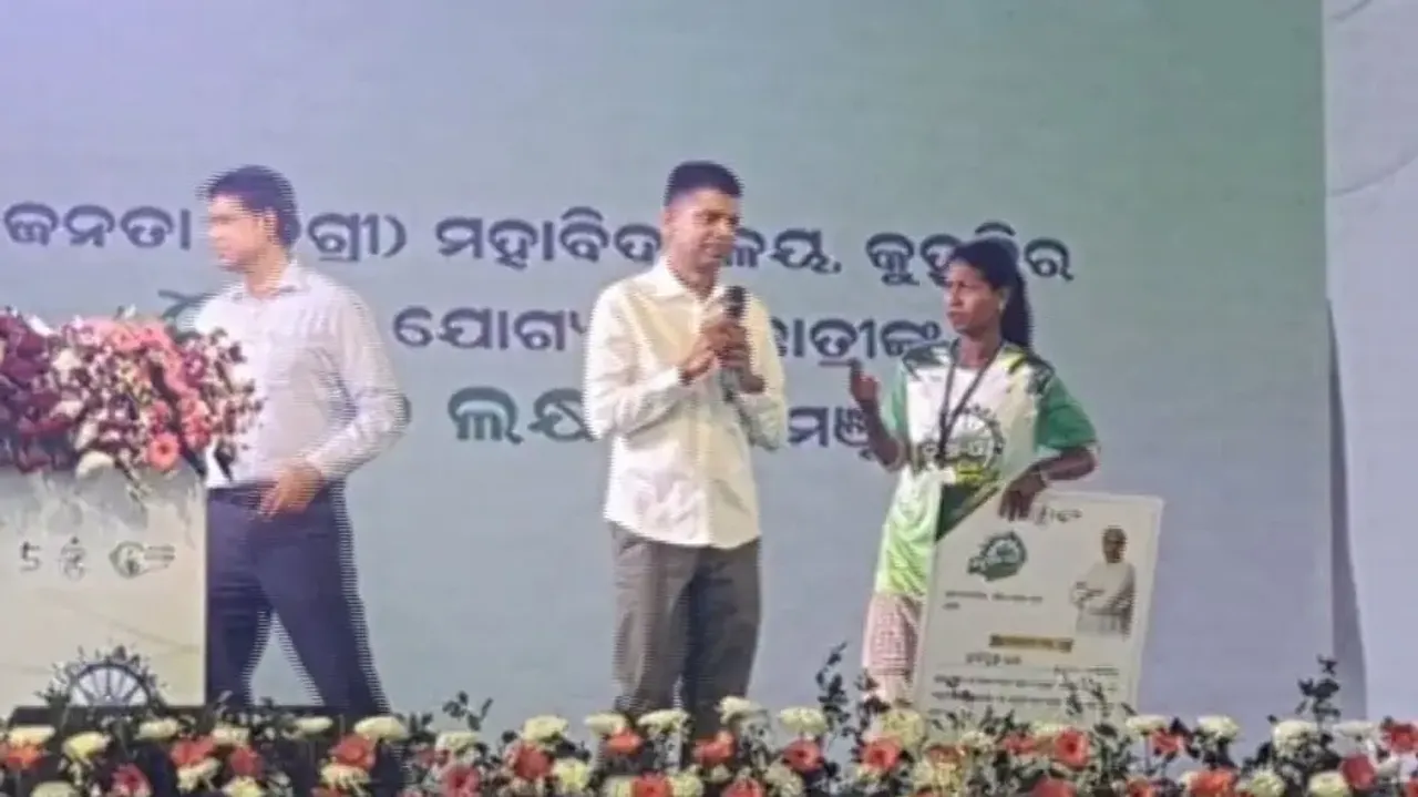 High drama as girl student gets snubbed on stage by VK Pandian during Nua-O programme in Odisha!