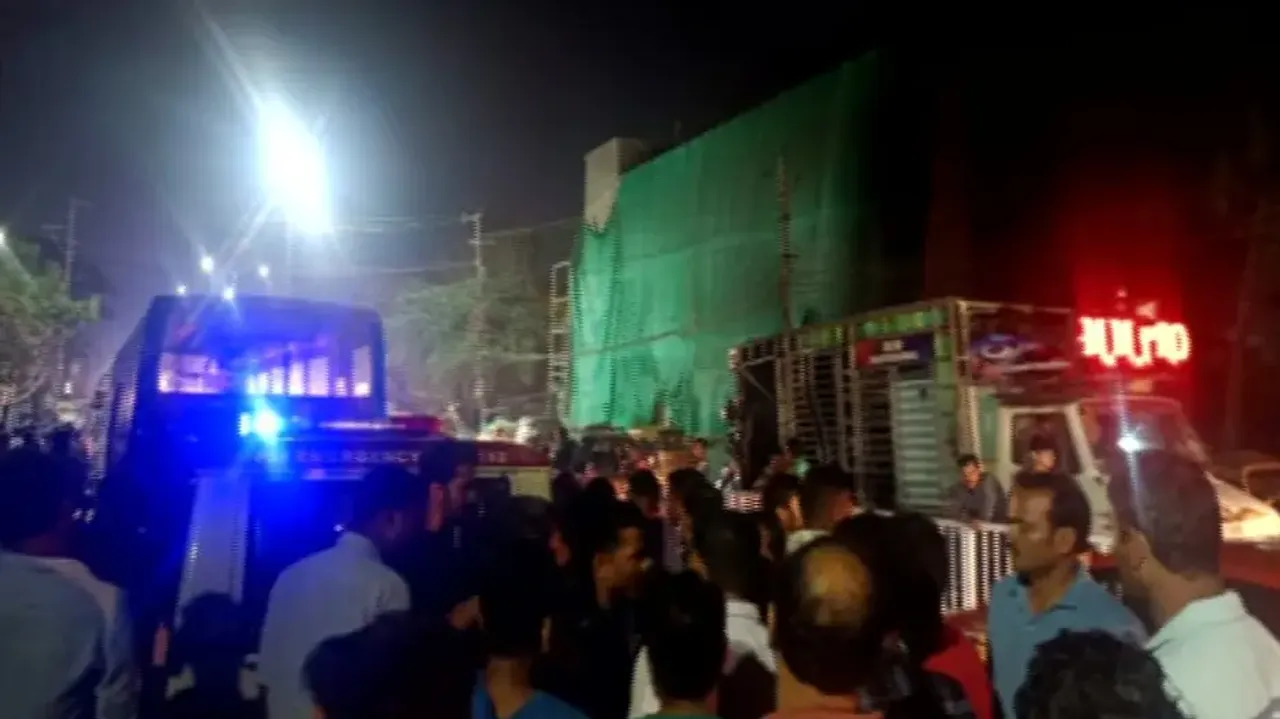Locals Block Road At Garage Chhak, Bhubaneswar