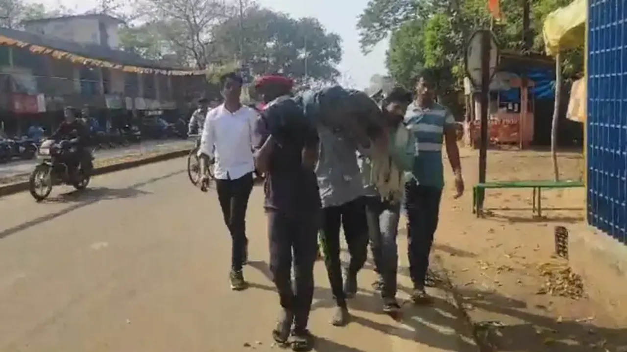 Family carries body to police station seeking justice in Baripada