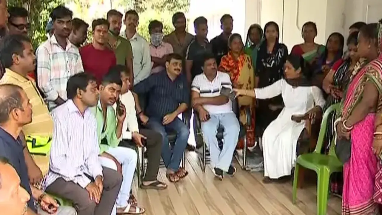 BMC Mayor In Discussion With Sanitation Workers