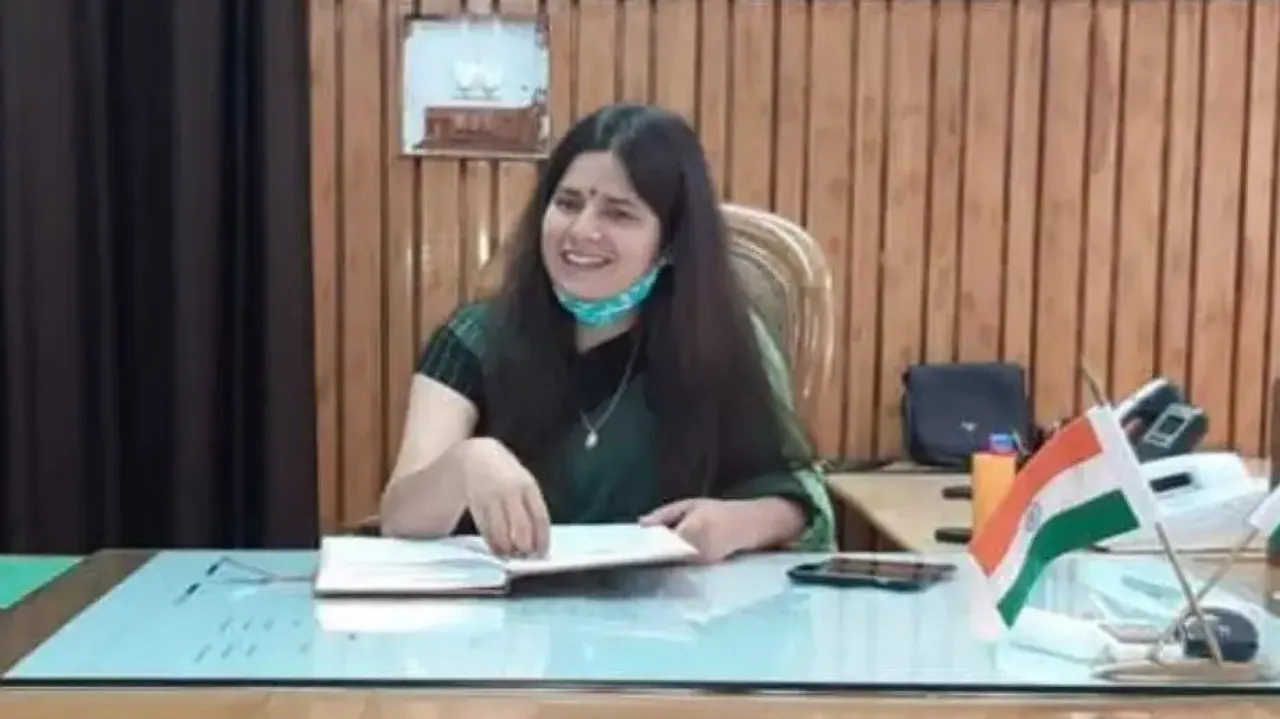 Breaking taboos, IAS Vandana Singh Chauhan secured AIR-8 in her first attempt