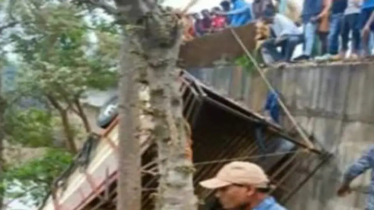 2 killed, 6 critical as pickup van with marriage party on board falls off bridge in Odisha’s Korapu