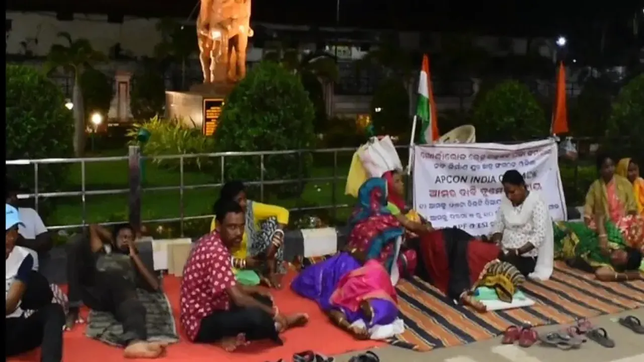 Contractual Employees On Dharna In Front Of Khordha Road Station