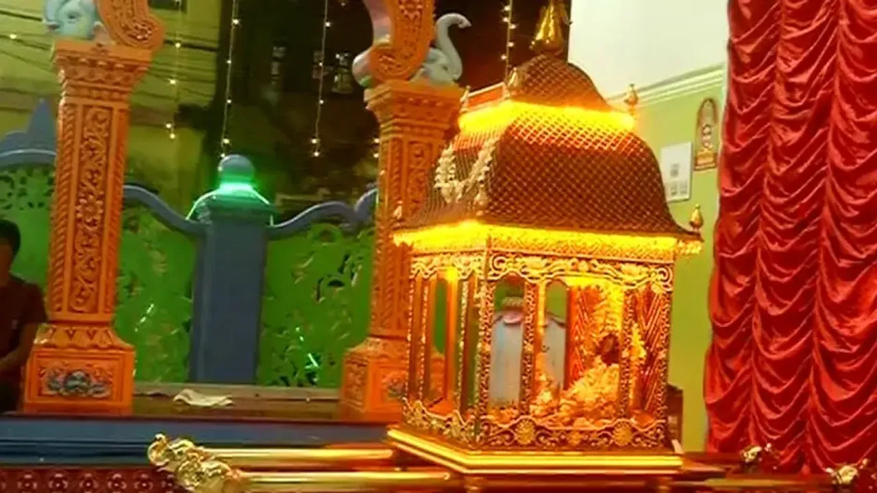 Golden Dola Bimana In Cuttack