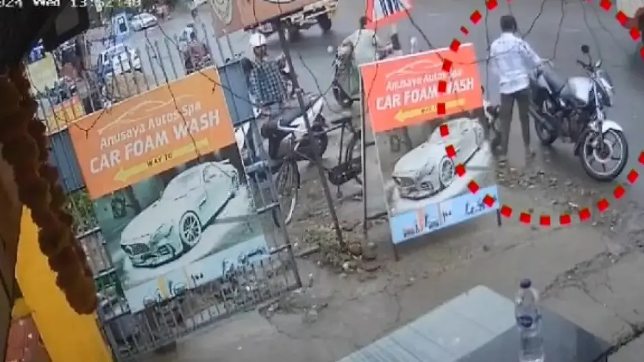 Rs 5 lakh looted in Berhampur