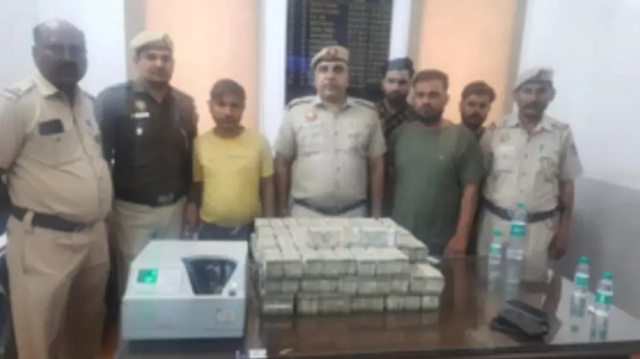 Four nabbed with Rs 3 cr in Delhi