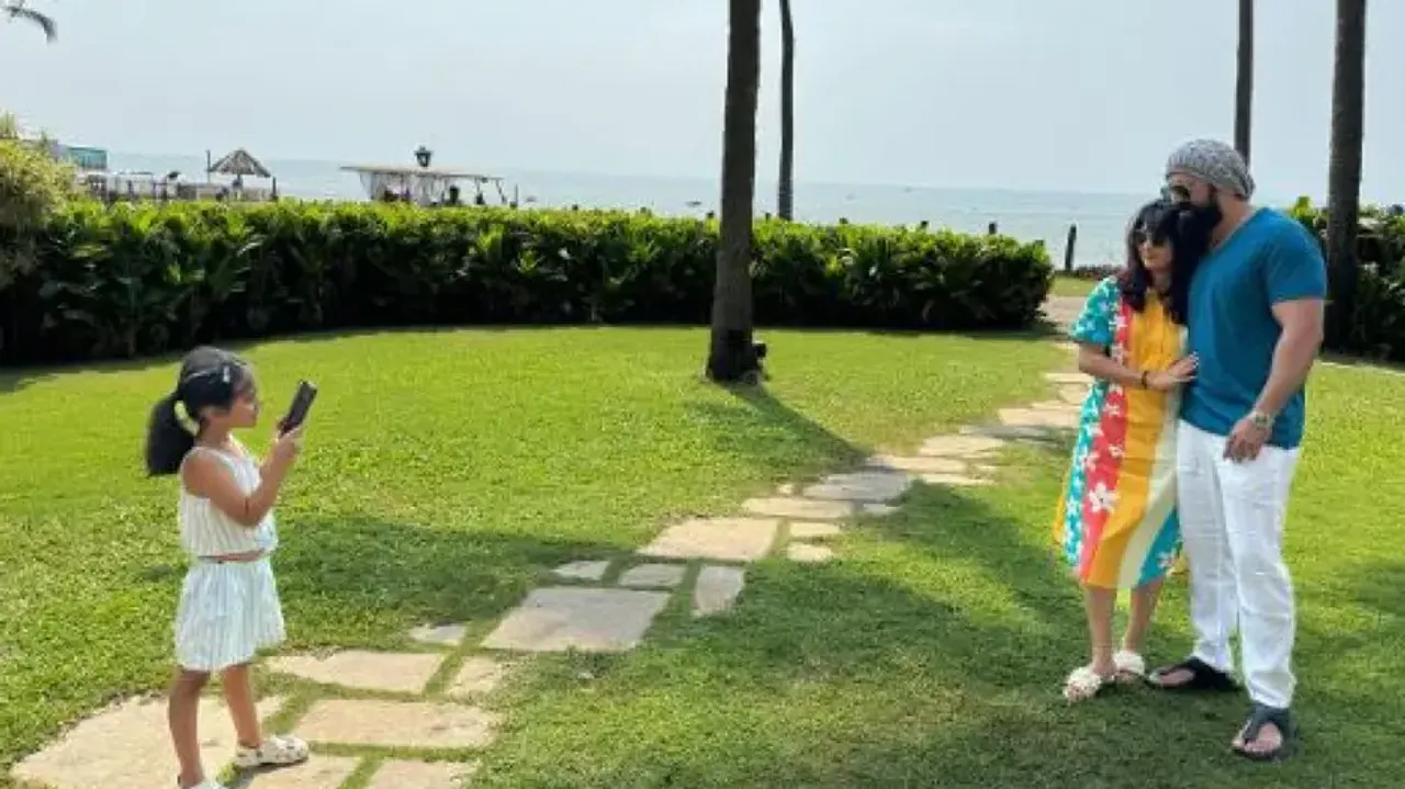 KGF star Yash poses for adorable picture with wife Radhika Pandit as daughter turns photographer