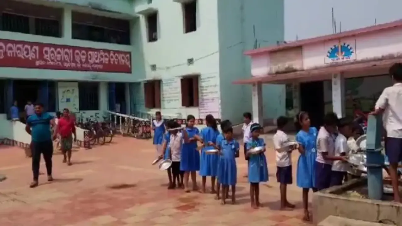 Student falls on hot rice gruel pot in Odisha school, critically injured
