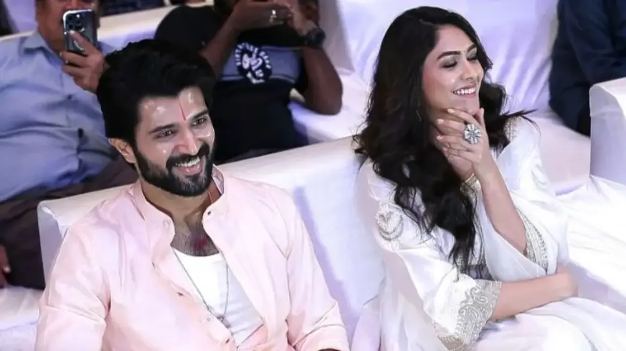 Mrunal Thakur falls on her knees to thank Telugu fans, Vijay Deverakonda has the sweetest reaction
