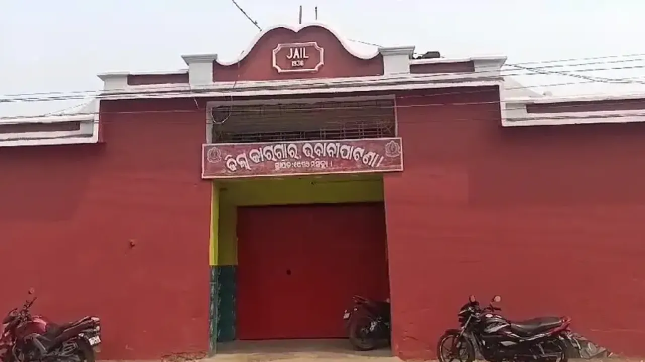 Two UTPs escape from Bhawanipatna jail