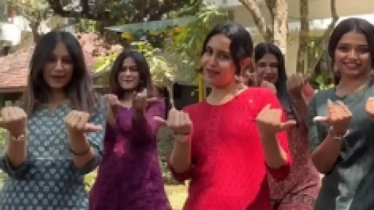 Kurti-clad girls'